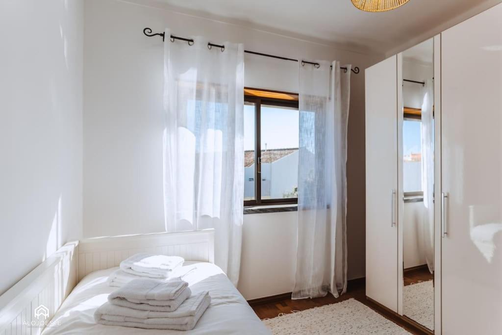 Casa Do Patio - 3 Bedrooms, Ponte Rol Torres Vedras Luaran gambar
