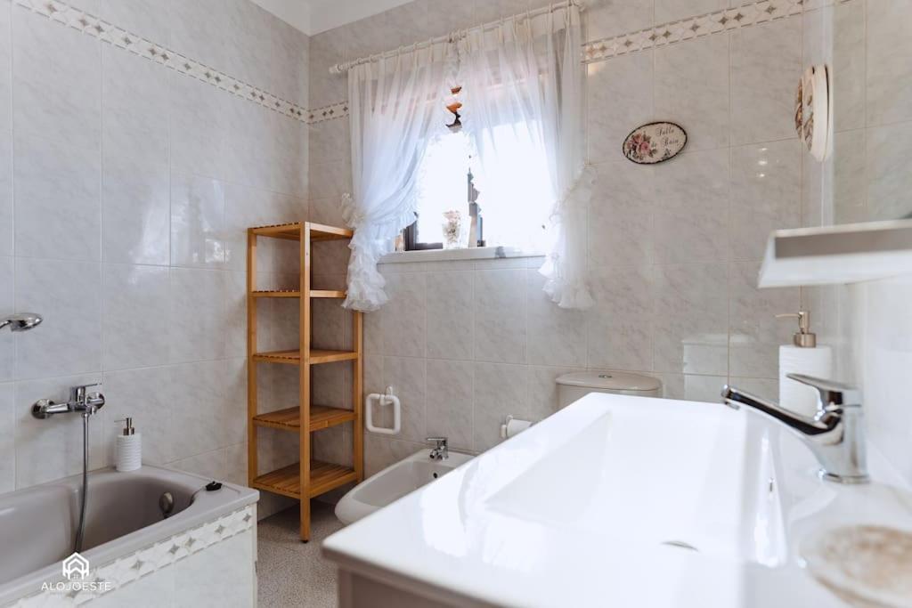 Casa Do Patio - 3 Bedrooms, Ponte Rol Torres Vedras Luaran gambar
