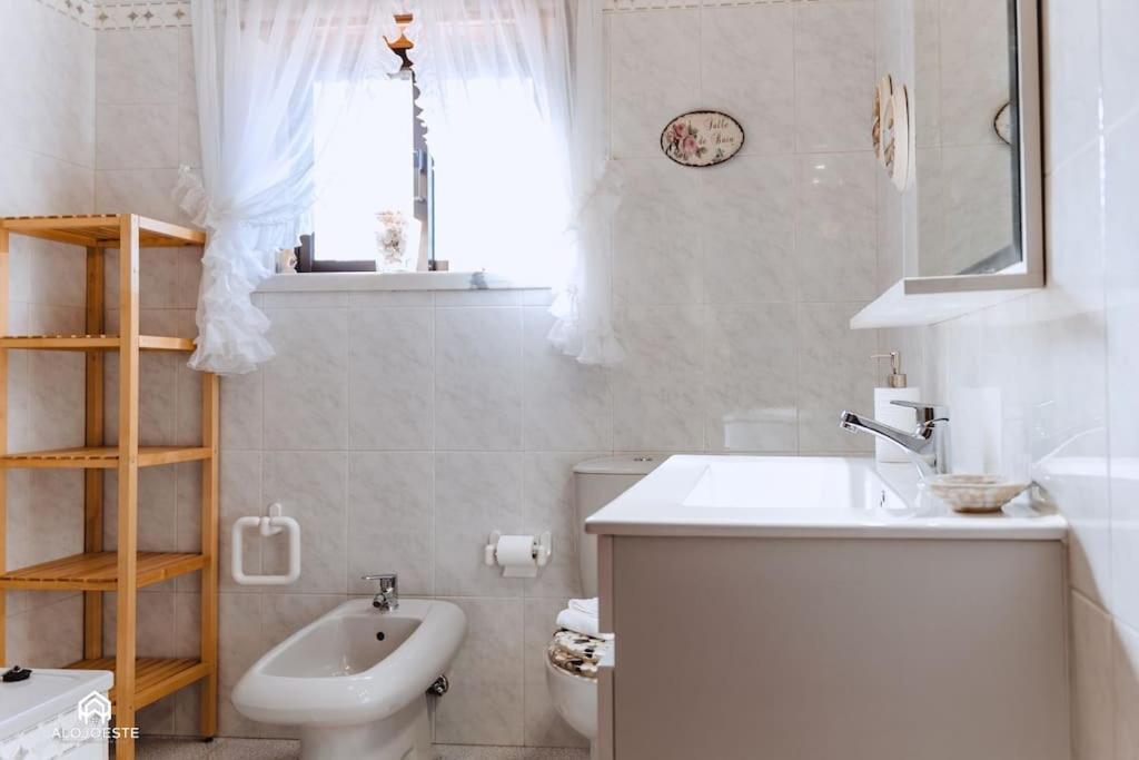 Casa Do Patio - 3 Bedrooms, Ponte Rol Torres Vedras Luaran gambar